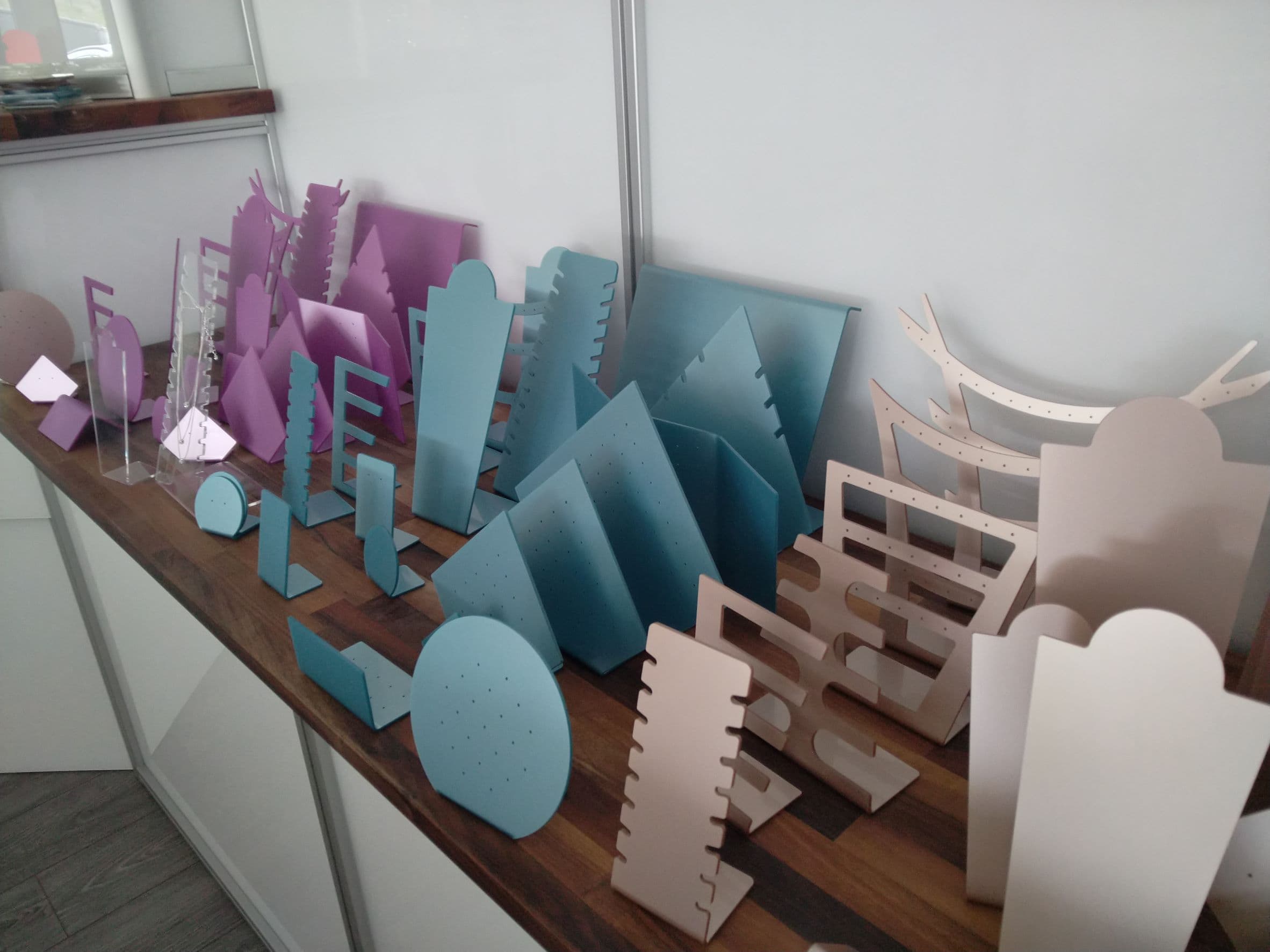 Tischaufsteller Schmuckdisplays Acrylglas Plexiglas Maßanfertigung construvision